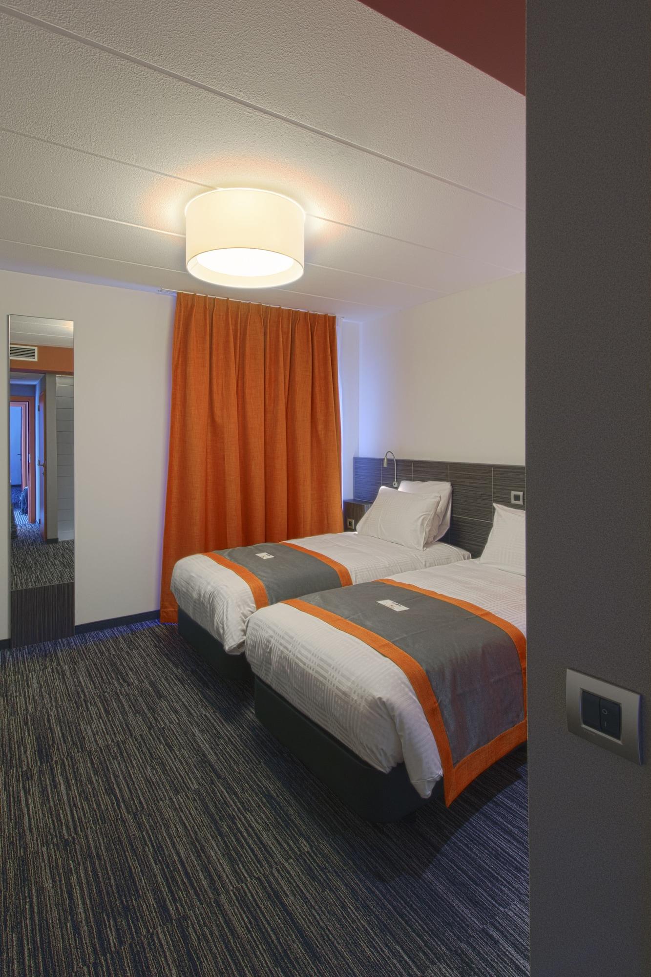 Orange Hotel Ла-Лувьер Экстерьер фото